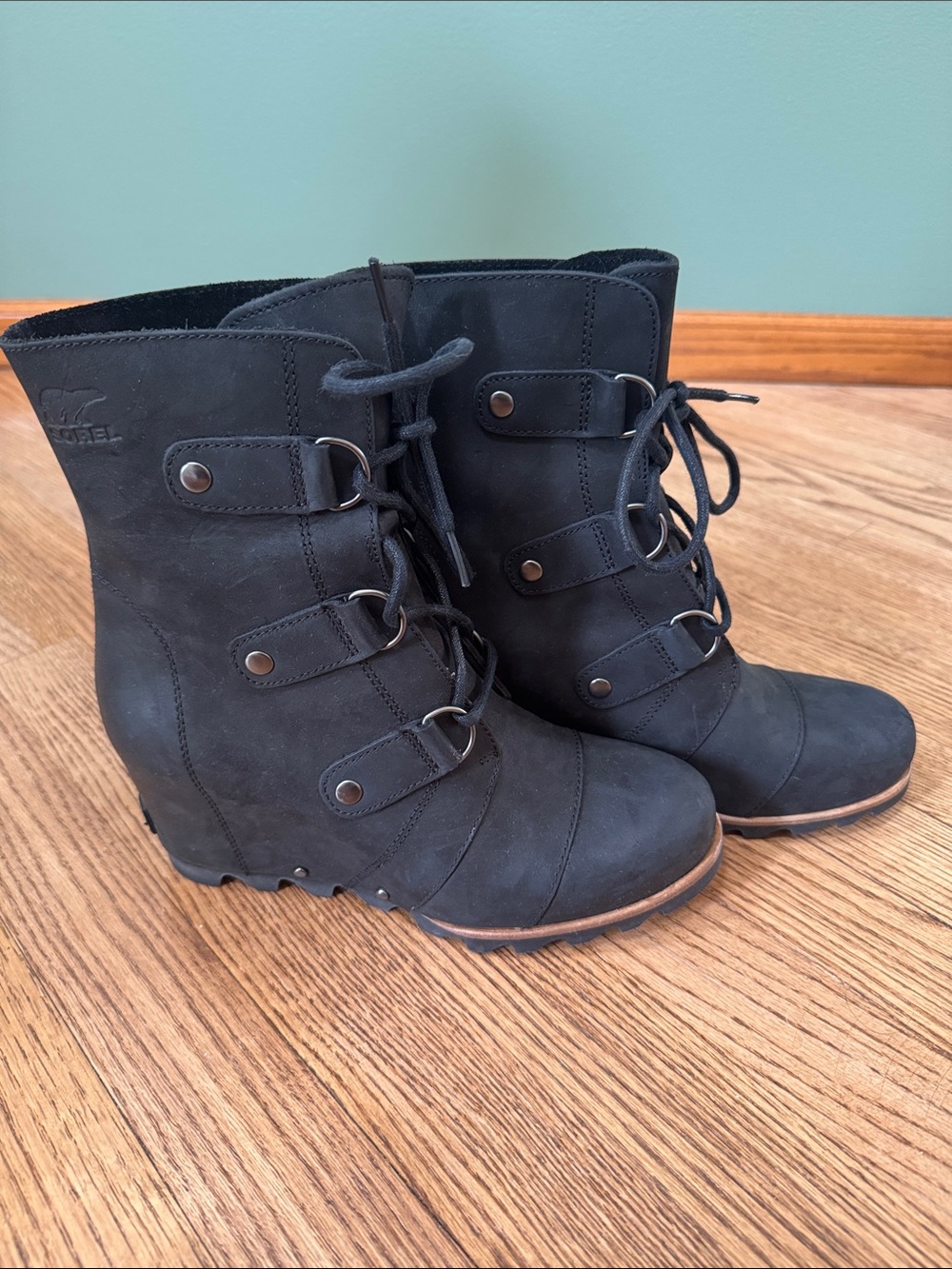 Sorel ‘Joan of Arc’ Wedge Mid